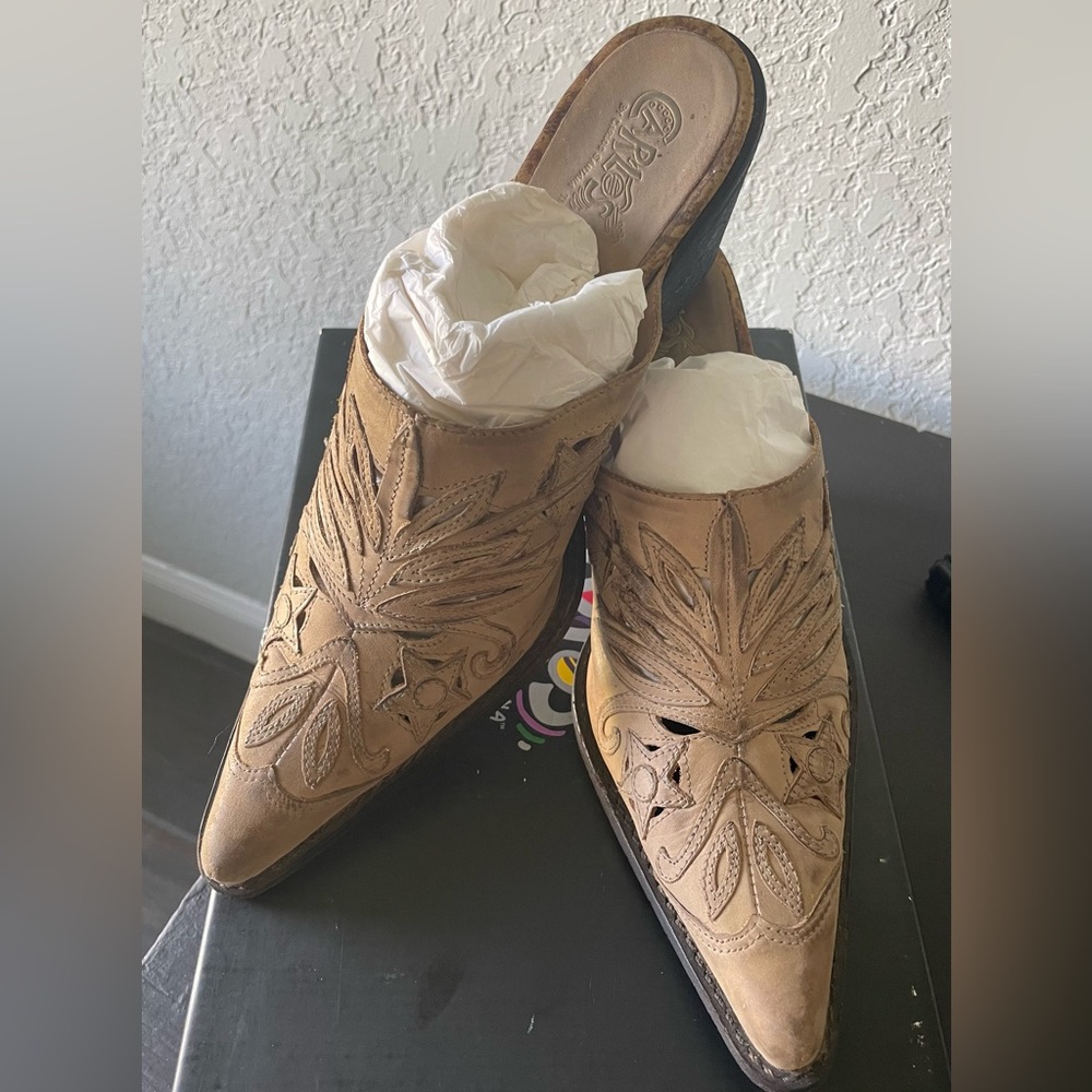 Carlos Santana Rodeo Laser Cut Leather Mules Sz 8M